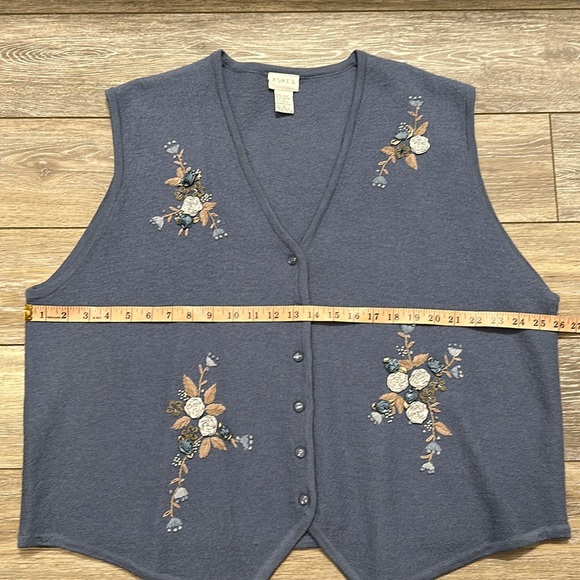 VINTAGE KORET Y2K 100% WOOL SWEATER VEST SZ 2X BLUE W/ BEADED AND SILKY FLOWERS - Picture 9 of 12
